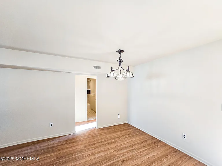 1302 Bradley Ct — Photo 7