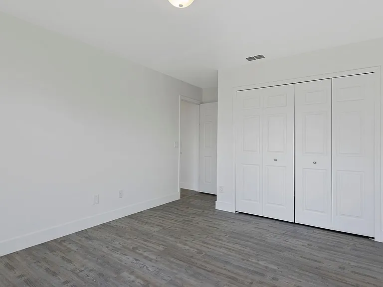 432 SW 20th St — Photo 8