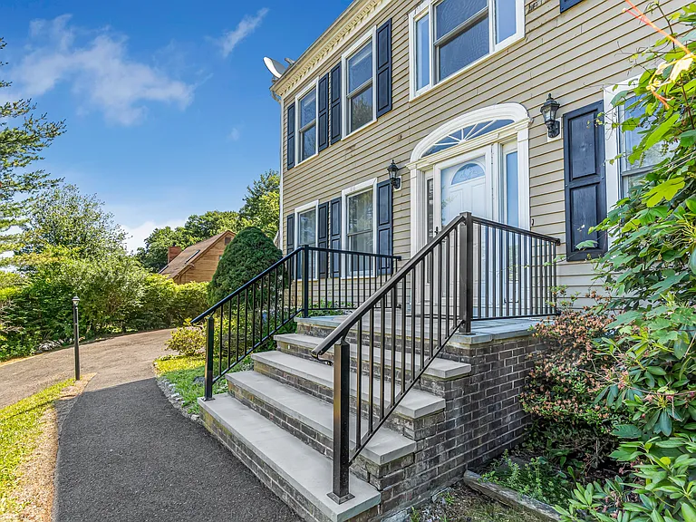 33 Serafin Ct — Photo 1