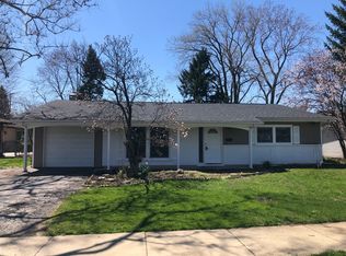 32 Cedar Dr, Wheeling, IL 60090