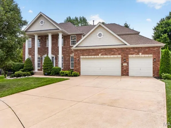 20 Creek Pass Ct, Saint Charles, MO 63304