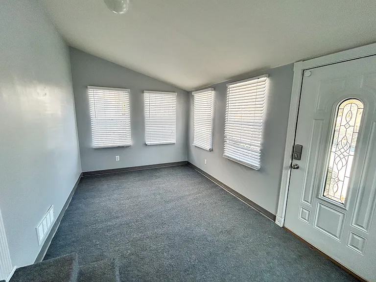 5846 N Keystone Ave — Photo 8