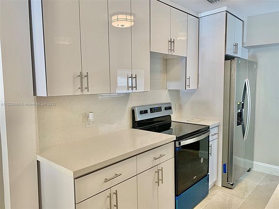 5th image of 5707 NE Miami Ct #1