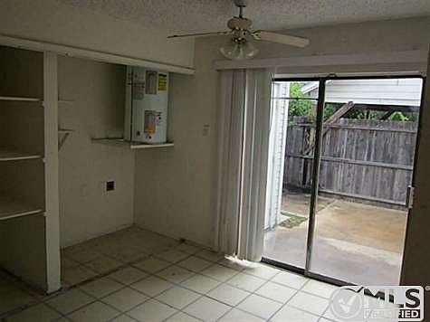 3rd image of 10428 Woodleaf Dr