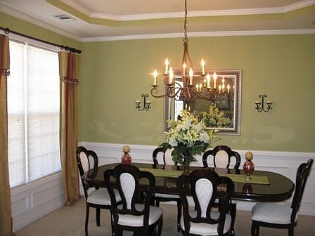 Dining Room w/ Trey Ceiling and Molding