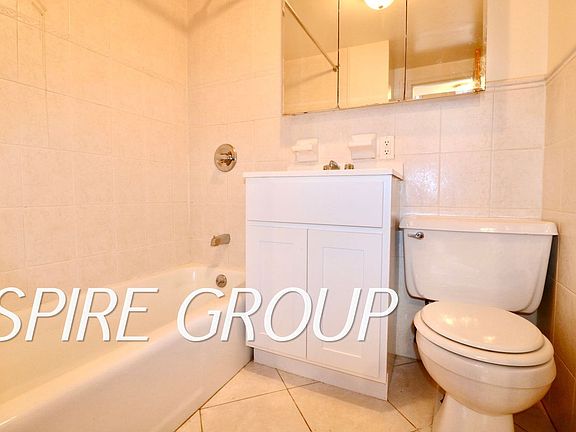 4th image of 159 W 75th St APT F
