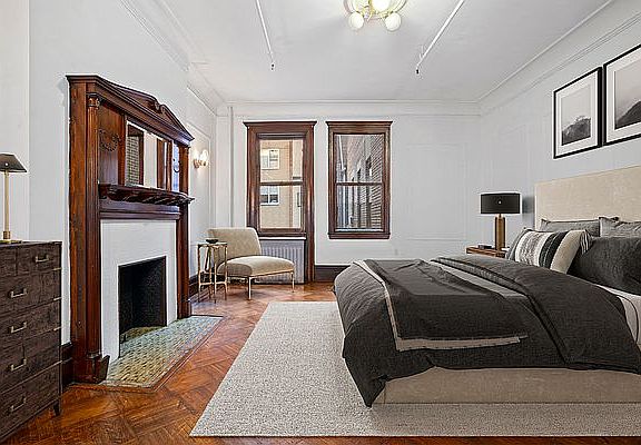 5th image of 16 W 69th St APT 7