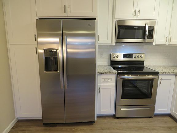 3rd image of 860 N North St Back 858