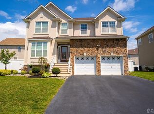 29 Violet Ct, Monroe Township, NJ 08831