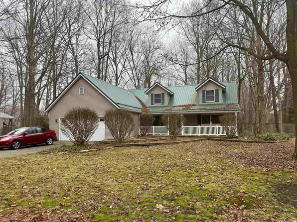 10190 Beechwood Dr, Plymouth, IN 46563