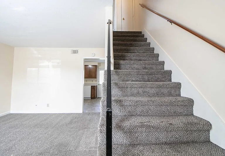 371-3 Peabody Dr — Photo 2