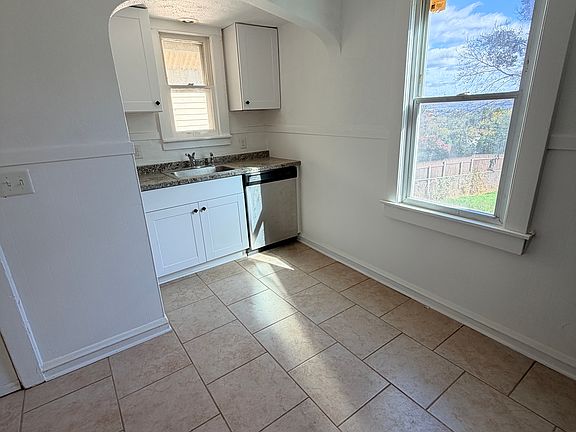 5th image of 168 Summit St #168