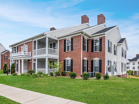2nd image of 1016 W Summerfield Glen Cir
