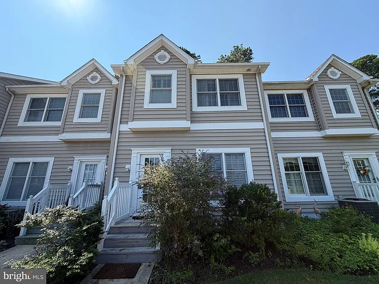 7430 Tour Dr — Photo 2