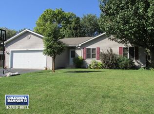 557 Beachview Dr, Somonauk, IL 60552