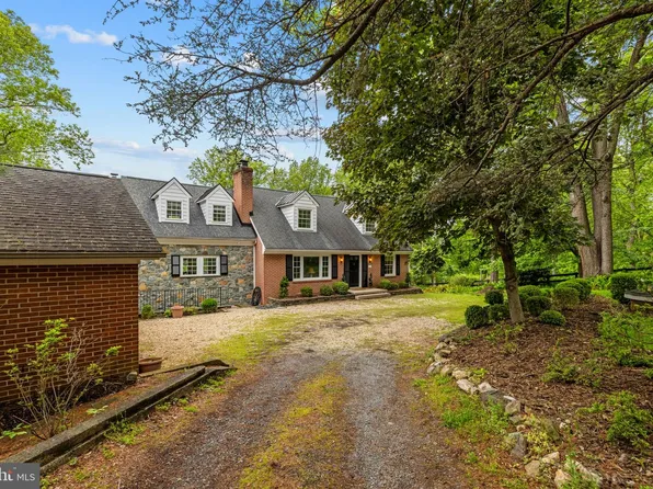 12707 Furnace Mountain Rd, Lovettsville, VA 20180