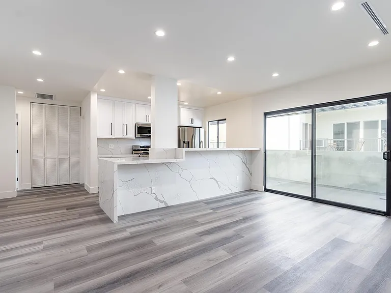 1262 N Sweetzer Ave #105 — Photo 8