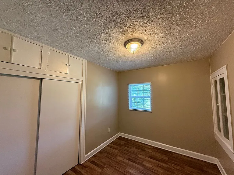 423 Eastern Ave — Photo 6