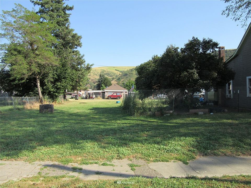 2nd image of 209 W Main Street