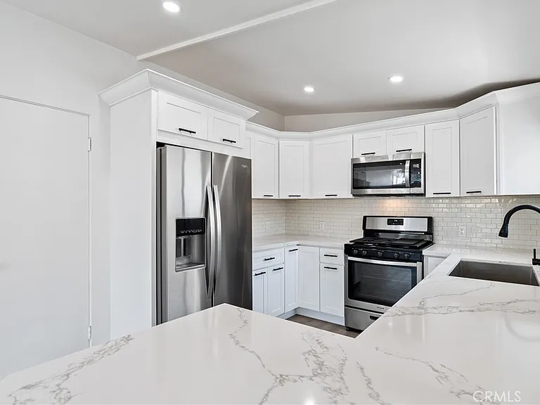 3205 Bayside Dr — Photo 3
