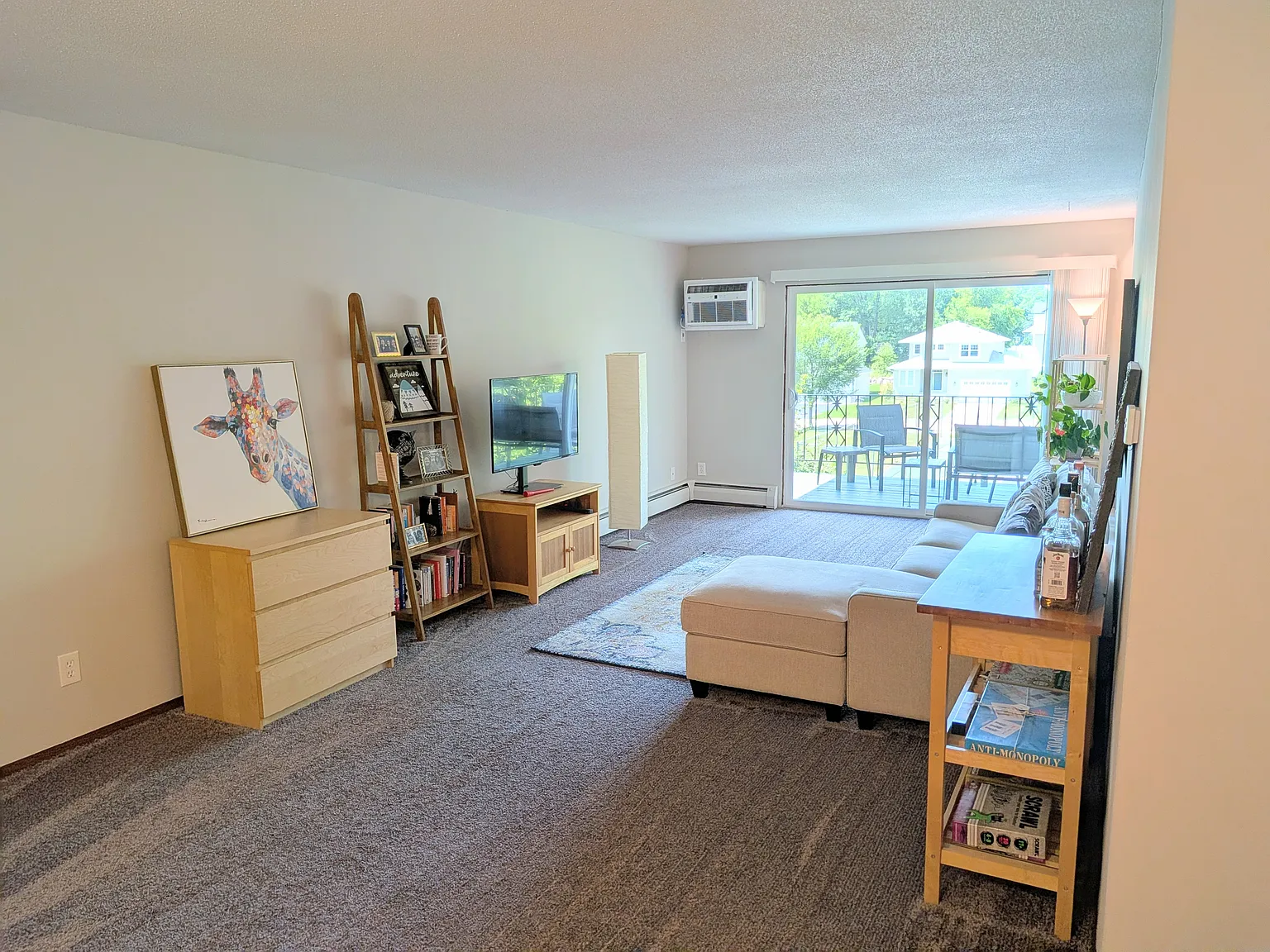 2 bed, 1.5 bath, 1050 sqft, $1,600 — Photo 2