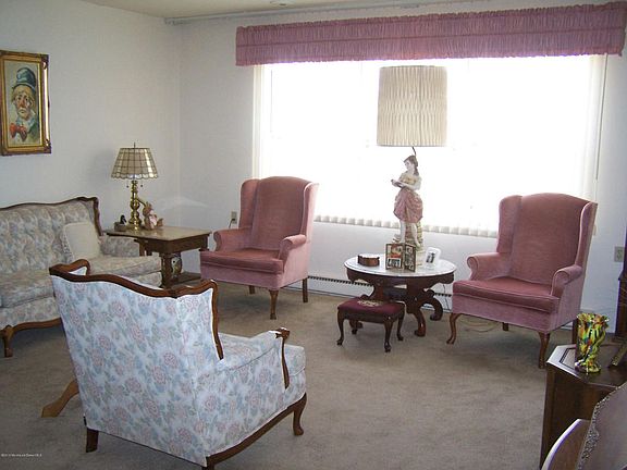 4th image of 346A Dorchester Dr #100A