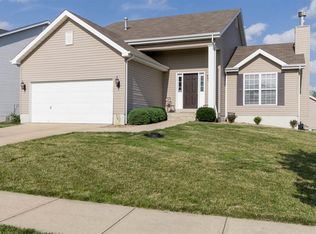 828 Grand Prairie Dr, Waterloo, IL 62298