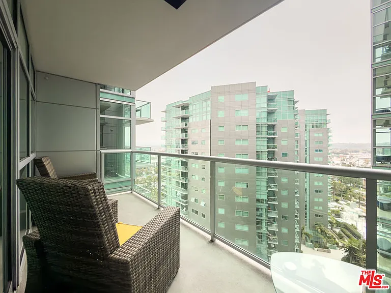 13700 Marina Pointe Dr #1626 — Photo 12