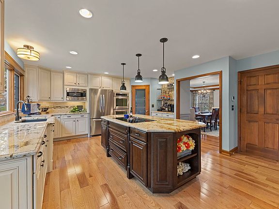 3rd image of 1505 Meadowland Dr
