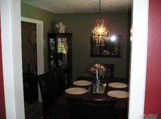 6 Jomar Rd, Shoreham, NY 11786