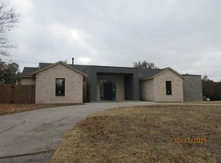 1601 Randel Rd, Nichols Hills, OK 73116