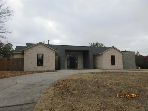 1601 Randel Rd, Nichols Hills, OK 73116