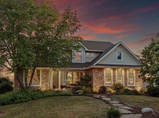 9010 Warren Ct, Victoria, MN 55386