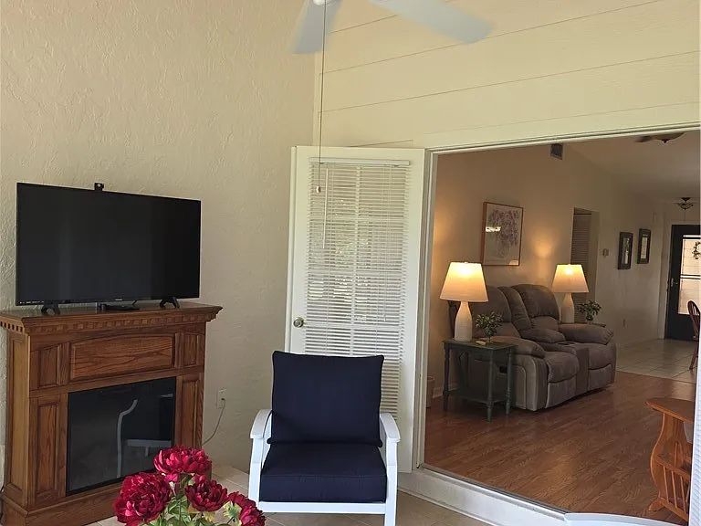 385 E Hartford St #5A — Photo 17