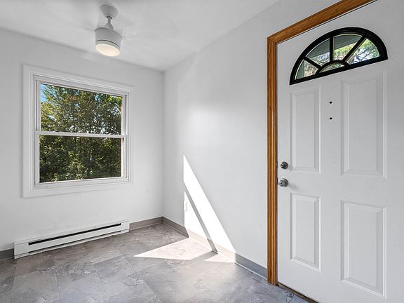 3rd image of 15 Rindahl Ln