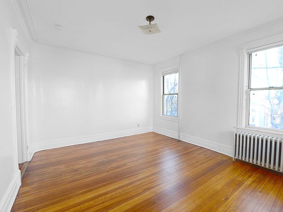 4th image of 57 Saratoga Ave #1