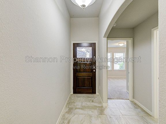 4th image of 239 Murrieta Ln