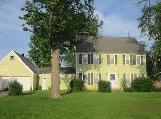 18 Oak Park Dr W, Centralia, IL