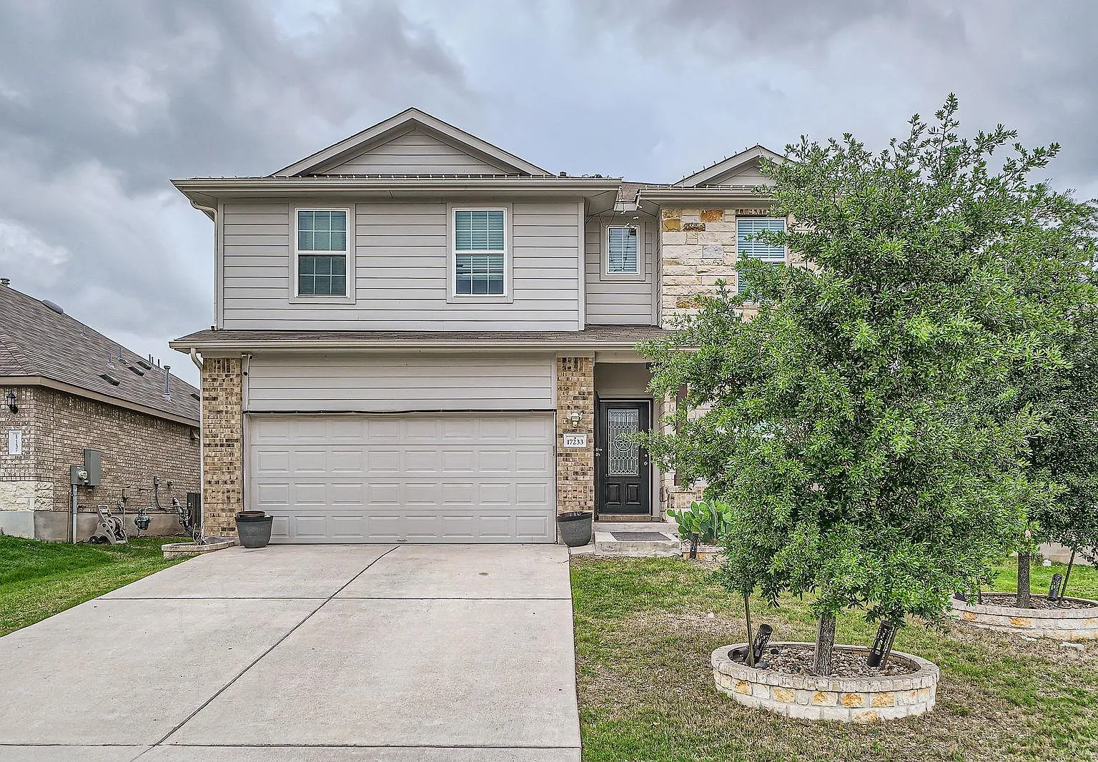 4 bed, 3.5 bath, 2817 sqft, $2,700 — Photo 2