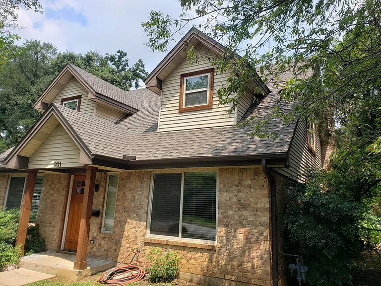 501 Atkerson Ln — Photo 2