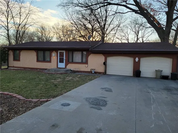 8624 N Kenwood Ave, Kansas City, MO 64155
