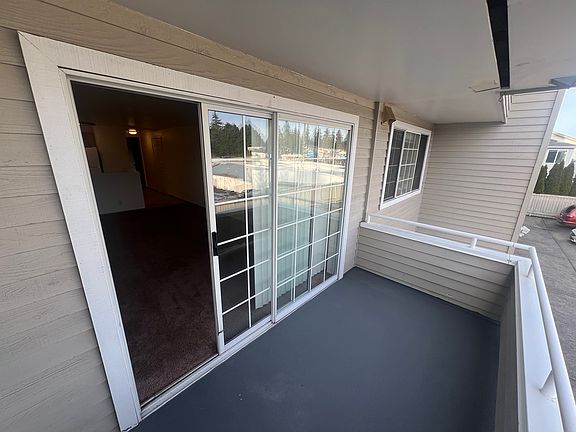 4th image of 11314 25th Ave NE APT 207