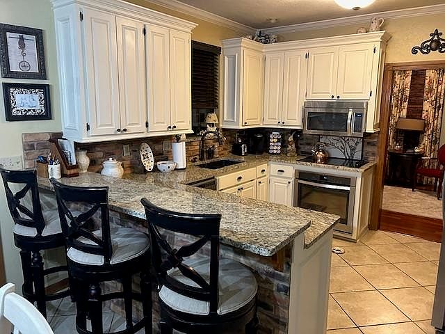 2nd image of 2810 NE Scottsdale Cir