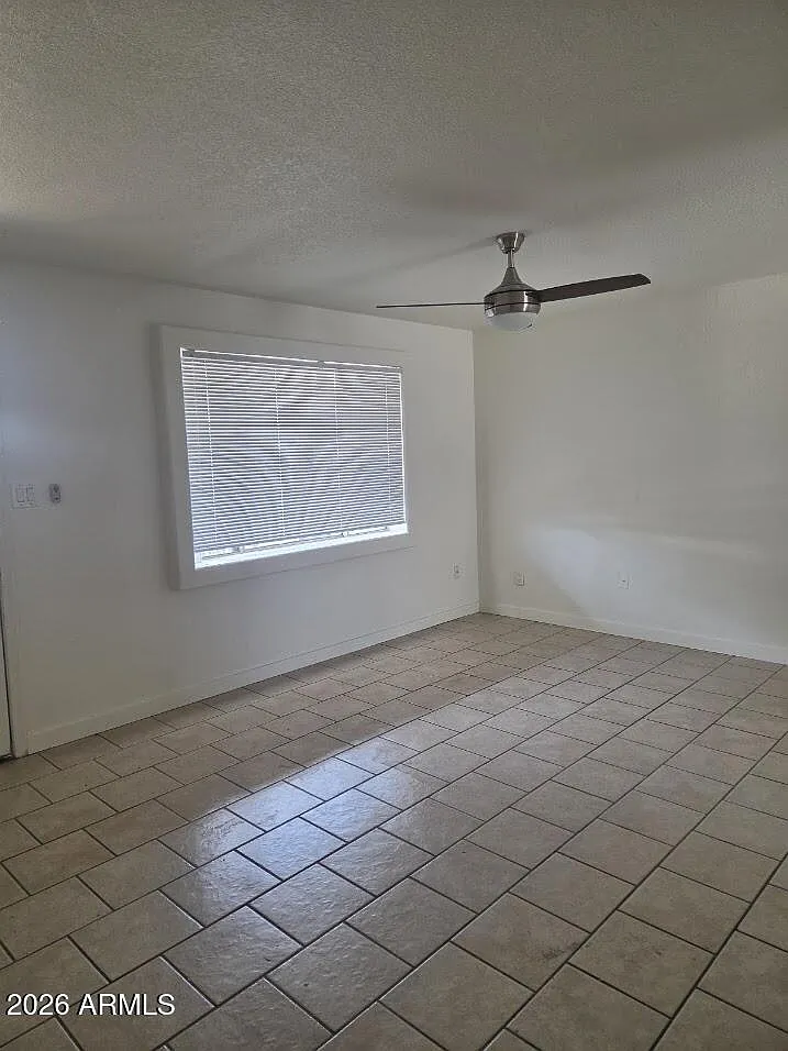 3 bed, 2.0 bath, 1288 sqft, $2,095 — Photo 3
