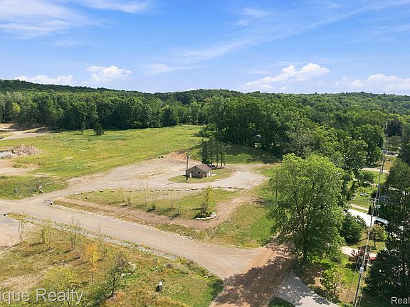 3rd image of 2790 Park Dr