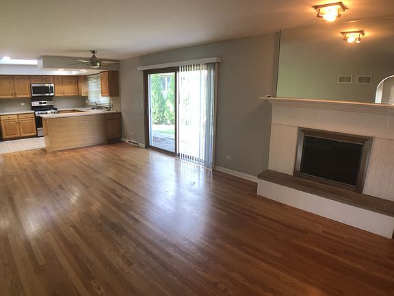 4th image of 467 Royal Oaks Dr