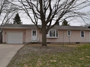 113 Linden Ave E, Winsted, MN 55395