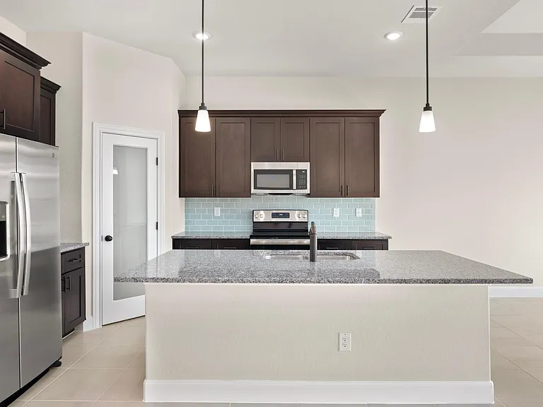 215 Park Cir — Photo 13
