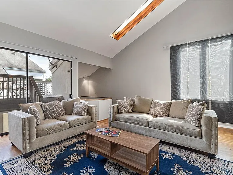 3022 Baldwin St — Photo 1