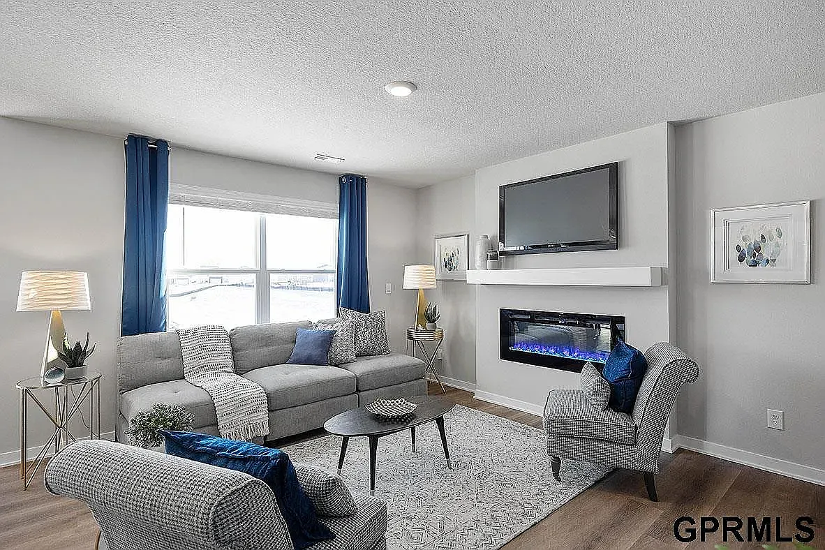 3 bed, 2.5 bath, 1511 sqft, $2,400 — Photo 2